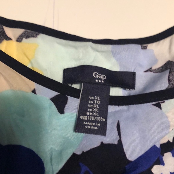 Floral Blouse from the Gap Size XL - Picture 2 of 2